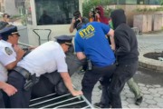 天机六爻洛杉矶之后，纽约也乱了，超20人被捕