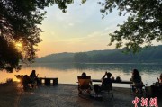 天机六爻“移动卧室”重塑旅行方式 “Z世代”爱上车轮上的家